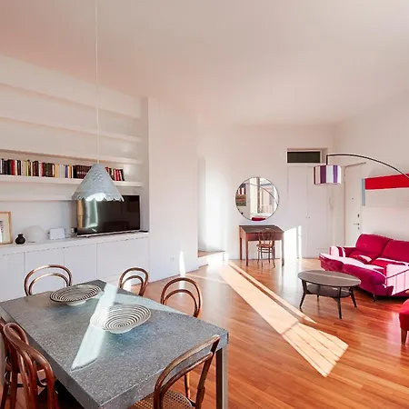 Luxury Auditorium Apartment *